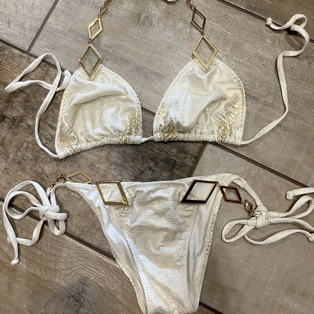Beach bunny bikini xs bottom and large top